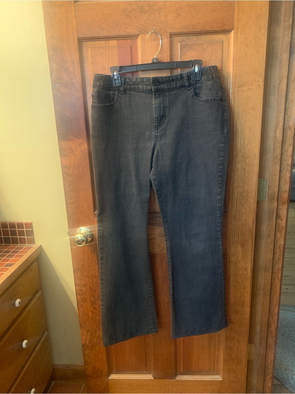 Chico's Platinum denim flare leg, BLACK GRAY jeans, size 1.5 or 10 Regular.